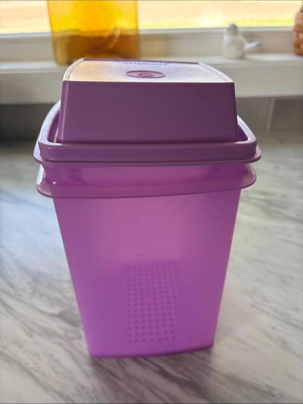 Tupperware Pick A Deli Pickle Keeper 4 Cups 1560, Strainer 1561, Lid 1562 Purple